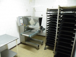 Vand fabrica dulciuri sau utilaje / celula afumare carne