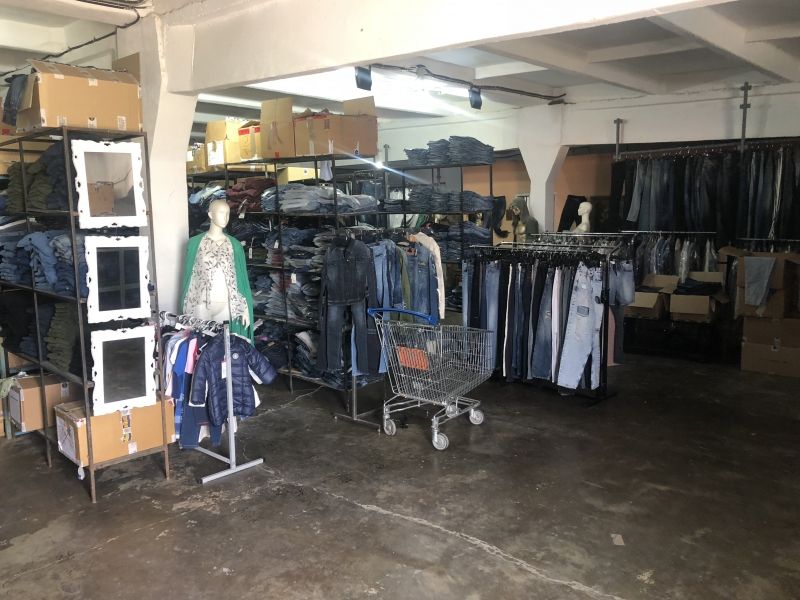 Cel mai mare depozit de blugi originali din Rom�nia! 