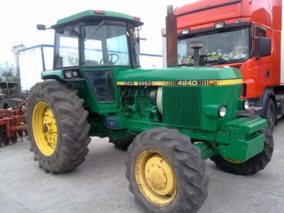 Tractor John Deere 4240