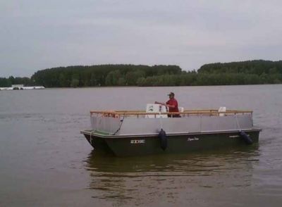Catamaran din fibra