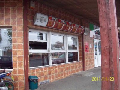 Vand afacere fast-food utilat complet 