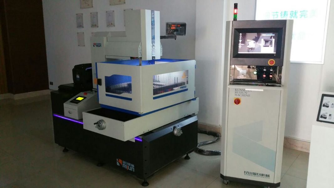 Masina de electroeroziune cu fir de molibden