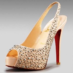 Pantofi Louboutin, Chanel, Lv, rochii Anna Sui, Mcqueen 
