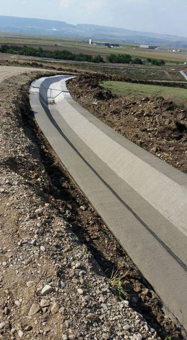 Titlu: Executam rigole si santuri mecanizate in Romania la cele mai accesibile preturi 