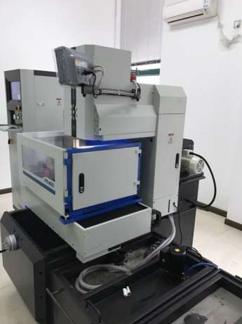 Masina de electroeroziune cu fir 