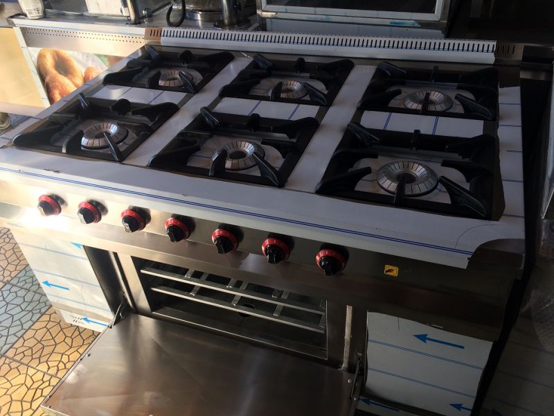 Aragaz profesional 6 ochiuri si cuptor 