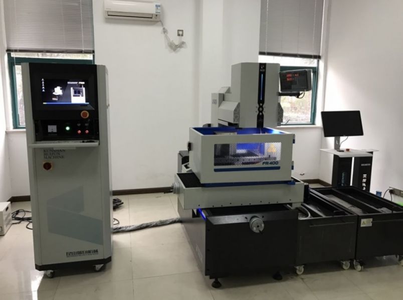 Masina de electroeroziune cu fir 