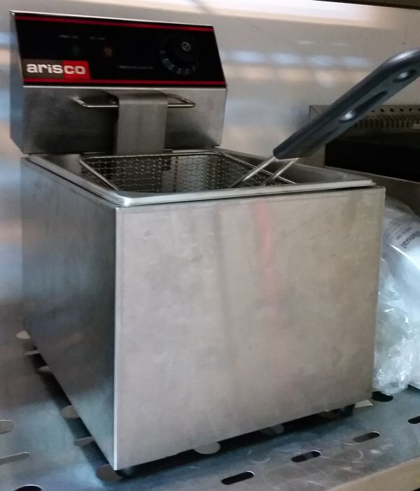 Executam dulapuri cu usi culisante sau batante