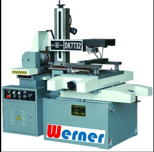 Masina de electroeroziune cu fir