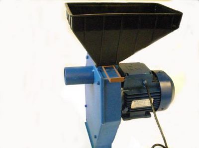moara cu ciocanele 470 lei  separator de smantana 440 lei