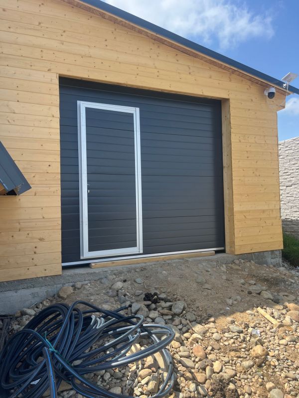 Usi de garaj sectionale rezidentiale si industriale