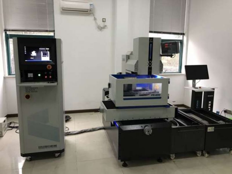 Masina de electroeroziune cu fir 