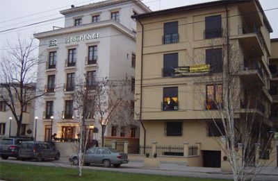 Spatiu Birou, STRADAL, intrare PRIVATA curte, 90 mp, Domenii