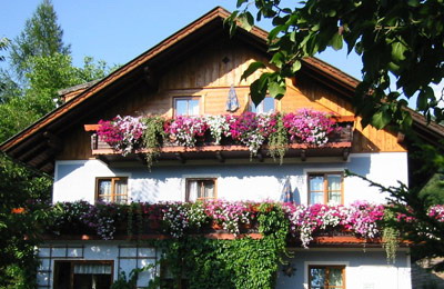    PERSONAL  PENSIUNE Bad Goisern   1.500 eur