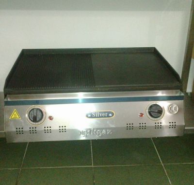 Grill cu plita profesional 