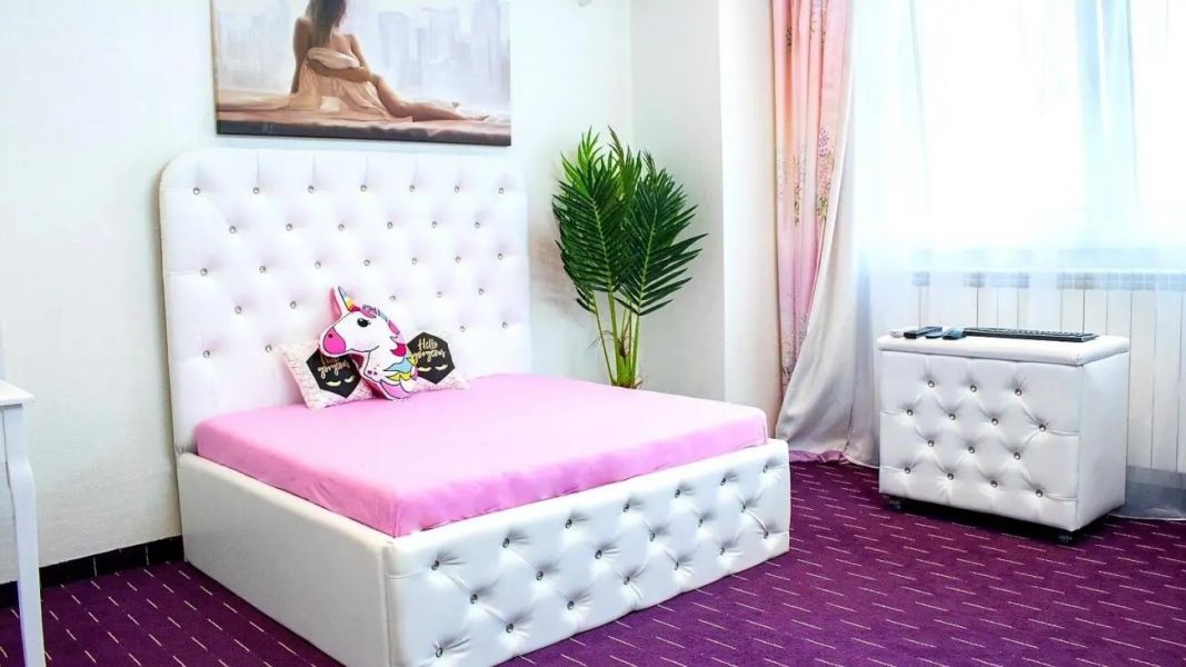 Model online �n București