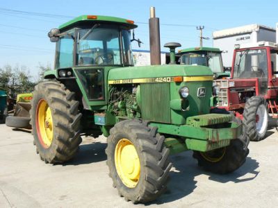 Tractor John Deere 4240