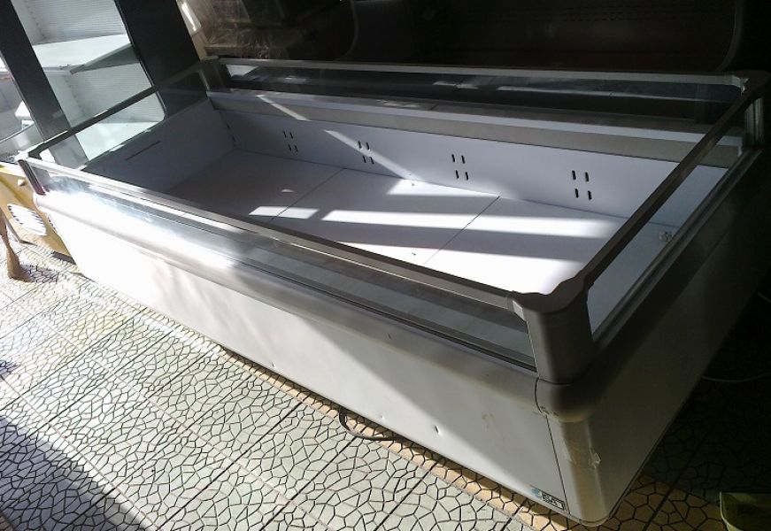 Izola frigorifica magazin alimentar 