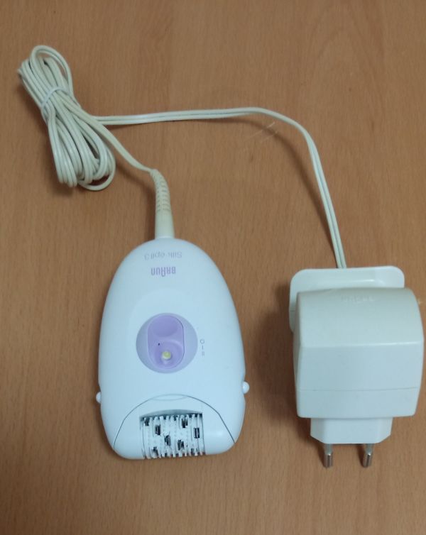 Vand Epilator BRAUN cu incarcator original ,de 12V 400mA