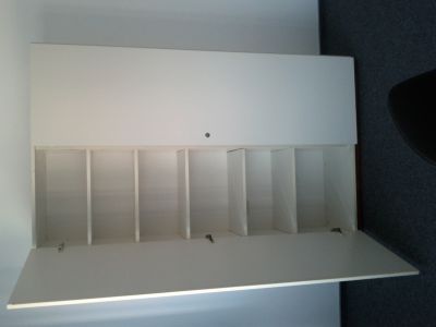 Vand dulapuri second hand