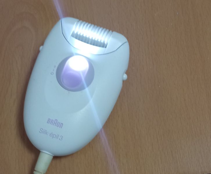 Vand Epilator BRAUN cu incarcator original ,de 12V 400mA